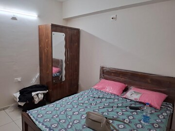 Room in 3 BHK Apartment at Vaishnodevi Circle – for Rent