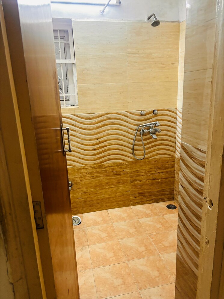 Bathroom, ip extension 3 Bedroom 1250 Sq.Ft. Apartment In Ip Extension Delhi 8501037