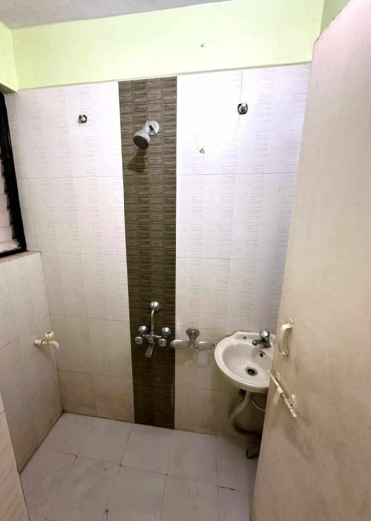 Bathroom, yerawada 1 Bedroom 550 Sq.Ft. Apartment In Yerawada Pune 8501068