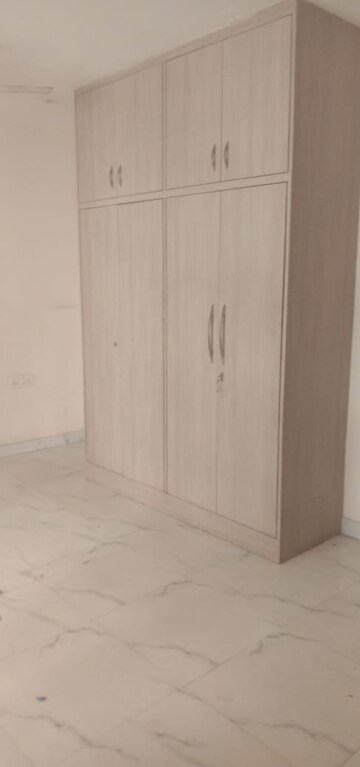 Room in 2 BHK Apartment at Unitech The Residences Sector 33, Sector 33 – for Rent