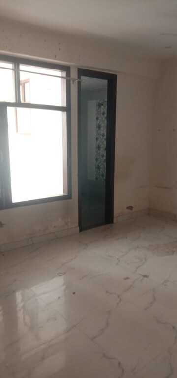 Room in 2 BHK Apartment at Unitech The Residences Sector 33, Sector 33 – for Rent