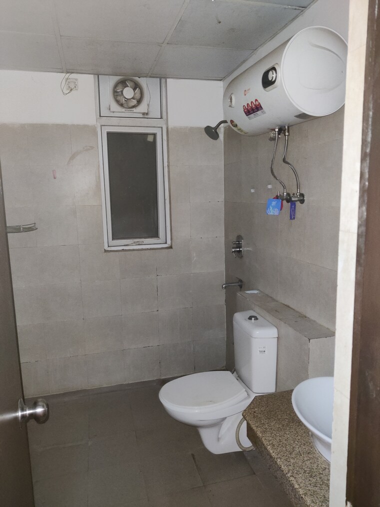 Bathroom, indiabulls-centrum-park 3 Bedroom 1900 Sq.Ft. Apartment In Sector 103 Gurgaon 8501086