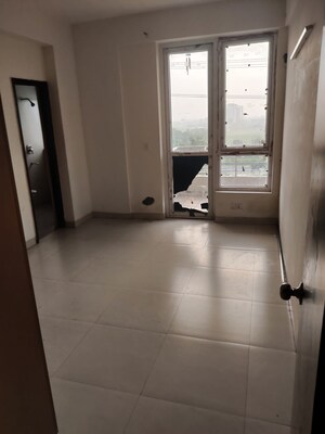 Room in 3 BHK Apartment at Indiabulls Centrum Park, Sector 103 – for Sale