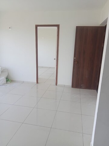 Room in 3 BHK Apartment at Vaishnodevi Circle – for Rent