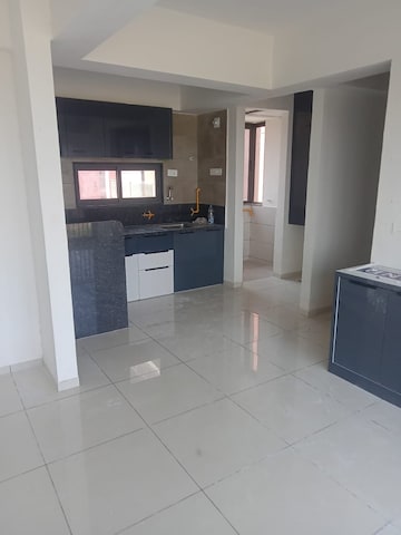 Room in 3 BHK Apartment at Vaishnodevi Circle – for Rent