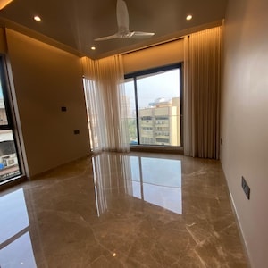 Room in 4 BHK Apartment at Bandra West – for Sale