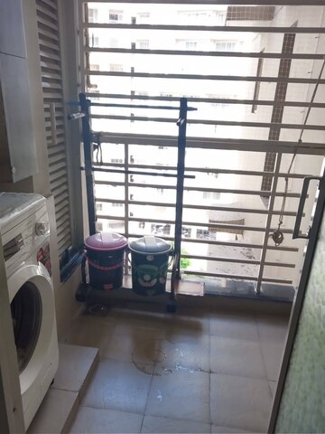Room in 2 BHK Apartment at Vaishnodevi Circle – for Rent