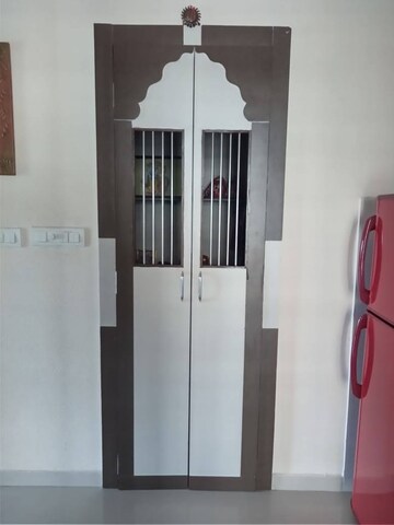 Room in 2 BHK Apartment at Vaishnodevi Circle – for Rent