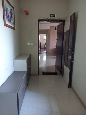 Room in 2 BHK Apartment at Vaishnodevi Circle – for Rent