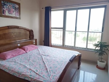 Room in 2 BHK Apartment at Vaishnodevi Circle – for Rent