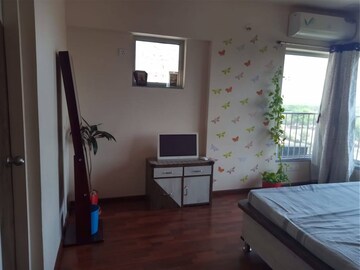 Room in 2 BHK Apartment at Vaishnodevi Circle – for Rent