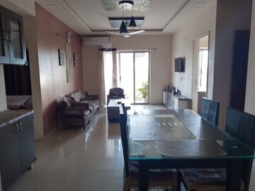 Room in 2 BHK Apartment at Vaishnodevi Circle – for Rent