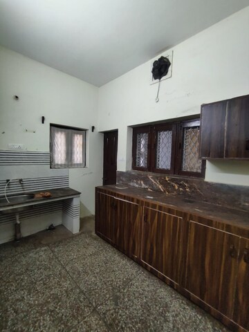Kitchen in 1 BHK Independent House at JakhaN-Rajpur Road – for Rent
