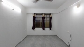 Room in 2 BHK Apartment at Vaishnodevi Circle – for Rent