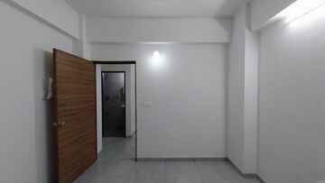 Room in 2 BHK Apartment at Vaishnodevi Circle – for Rent