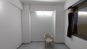 Room in 2 BHK Apartment at Vaishnodevi Circle – for Rent