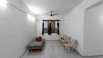 Room in 2 BHK Apartment at Vaishnodevi Circle – for Rent