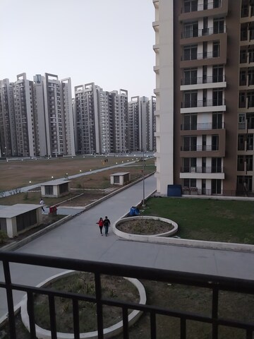 3 BHK Apartment – Exterior View View at Amrapali Golf Homes, Sector 4, Greater Noida - for Rent