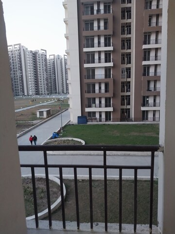 3 BHK Apartment – Exterior View View at Amrapali Golf Homes, Sector 4, Greater Noida - for Rent
