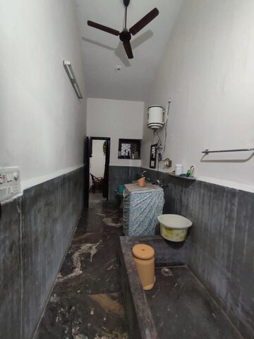 Attached Bathroom in 3 BHK Independent House at JakhaN-Rajpur Road – for Rent