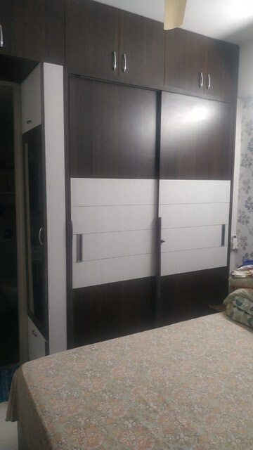 Room in 2 BHK Apartment at Gala Celestia, Near Nirma University On Sg Highway – for Rent