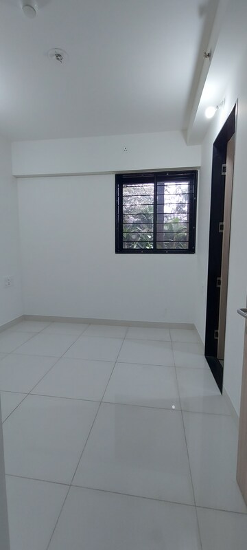 Room in 2.5 BHK Apartment at Nanded Kalashree, State Bank Nagar – for Rent
