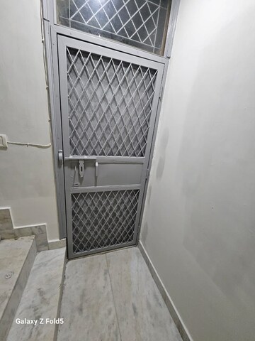 Room in 2 BHK Builder Floor at Malviya Nagar – for Rent