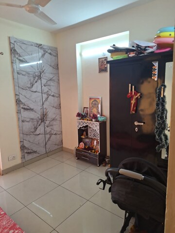 Room in 3 BHK Apartment at Panchsheel Greens II, Sector 16 Greater Noida – for Rent
