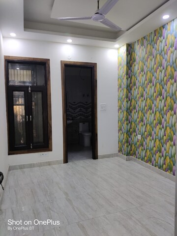 Room in 2 BHK Apartment at Vasundhara Sector 1 – for Rent
