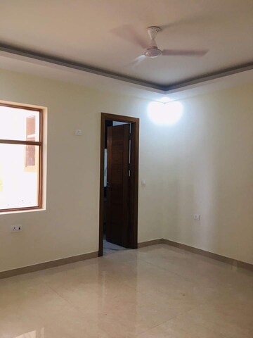 Room in 3 BHK Builder Floor at Sector 63a – for Sale