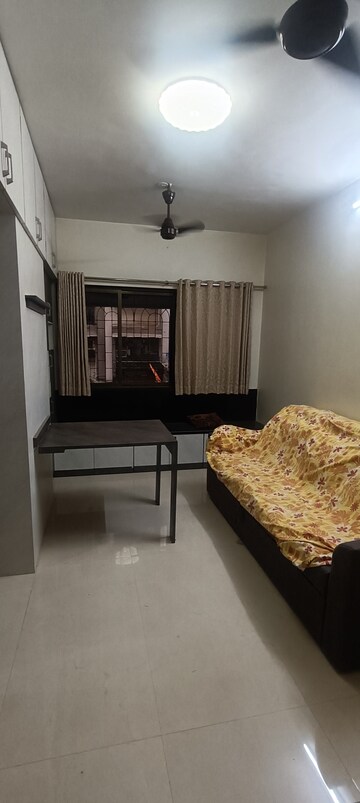 Room in 1 BHK Apartment at Anita Nagar Chs, Kandivali East – for Rent