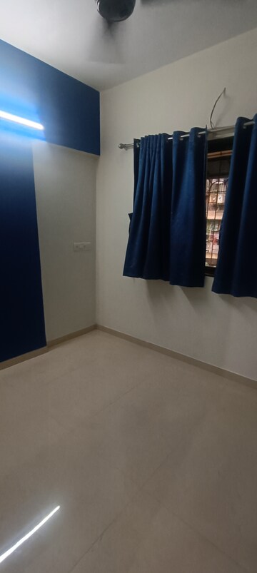 Room in 1 BHK Apartment at Anita Nagar Chs, Kandivali East – for Rent