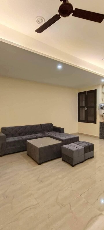 Living Room in 1 BHK Builder Floor at Super Mart 1, Sector 27 – for Rent