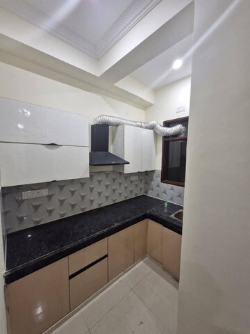 Kitchen in 1 BHK Builder Floor at Super Mart 1, Sector 27 – for Rent