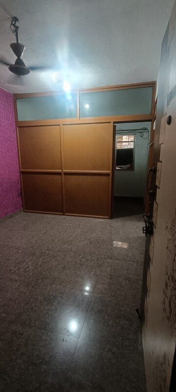 Room in 1 RK Apartment at Anita Nagar Chs, Kandivali East – for Rent