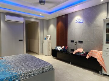 Room in 3 BHK Builder Floor at Sector 57 – for Rent