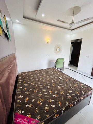 Room in 3 BHK Builder Floor at Sector 57 – for Rent