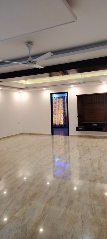 Room in 2 BHK Apartment at Thane West – for Sale