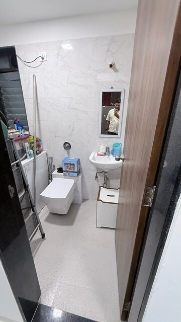 Attached Bathroom in 1 BHK Apartment at Matunga West – for Rent