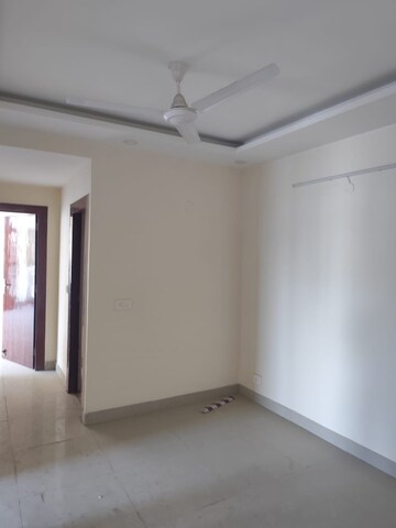 Room in 2.5 BHK Apartment at Krisumi Waterside Residences, Sector 36a – for Sale