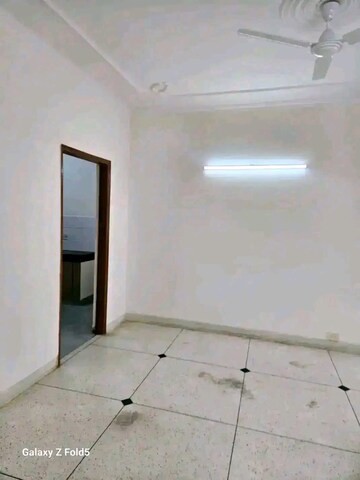 Room in 2.5 BHK Apartment at Thane West – for Sale