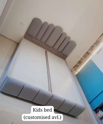 Room in 3.5 BHK Builder Floor at Smart World Gems, Sector 89 – for Rent