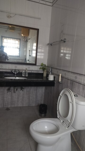 Attached Bathroom in 3 BHK Apartment at Jubilee Hills – for Rent