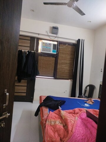 Room in 2 BHK Builder Floor at Hewo Apartment, Sector 15 – for Rent