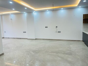 Room in 3 BHK Apartment at Sector 107 – for Sale
