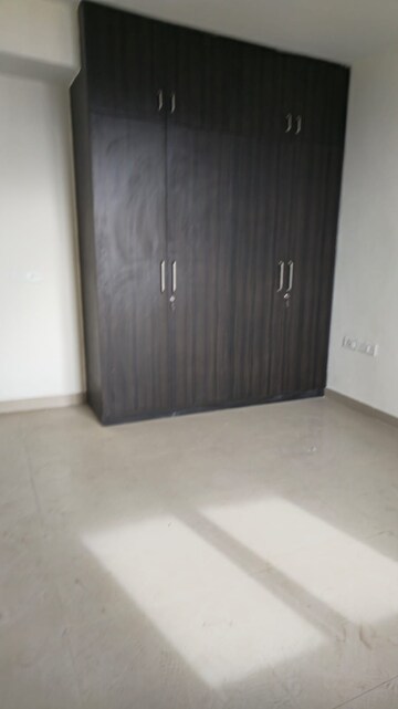 Room in 3 BHK Apartment at Paras Irene, Sector 70a – for Rent