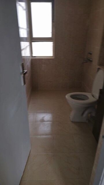 Room in 3 BHK Apartment at Paras Irene, Sector 70a – for Rent