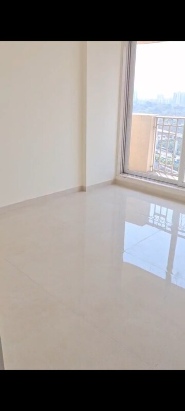 Room in 2 BHK Apartment at Hiranandani Estate Standford, Ghodbunder Road – for Rent