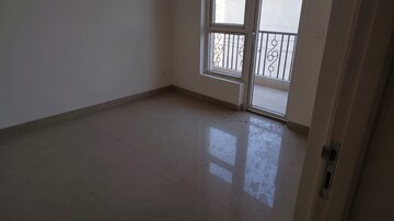 Room in 3 BHK Apartment at Paras Irene, Sector 70a – for Rent