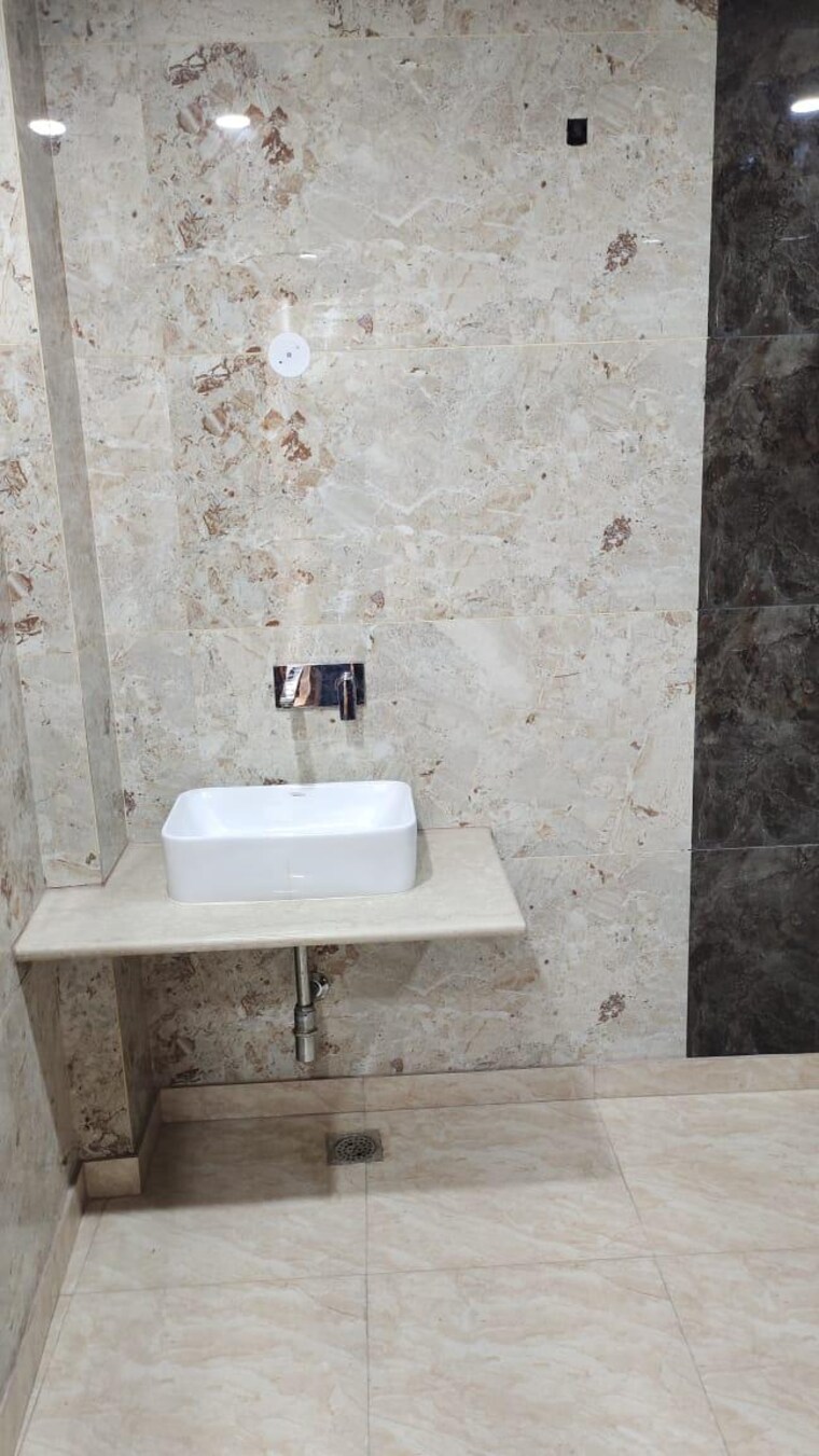 Bathroom, raja garden 3 Bedroom 180 Sq.Yd. Builder Floor In Raja Garden Delhi 8502152